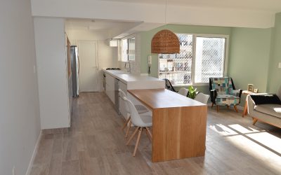 Combinando conceptos y materiales modernos en la cocina